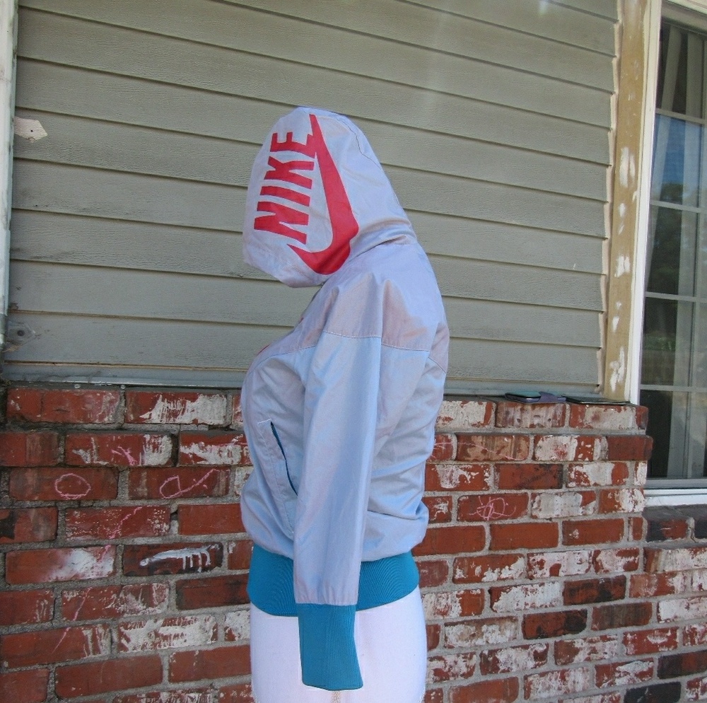 Nike sweater women's size small